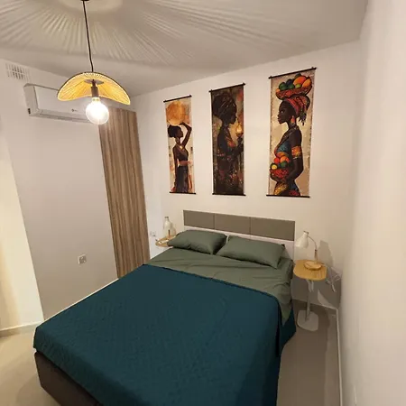 Casa Verde, Family For 4 , Wifi ,near Beaches 아파트 *